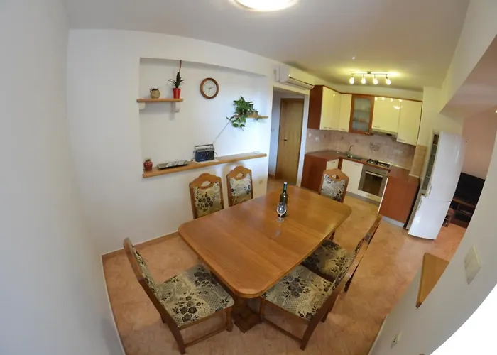 Apartman With Parking Space Banjol, Rab - 12256 *
